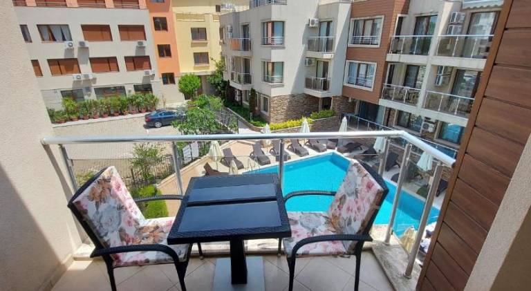 Holiday apartment with pool — photo 3