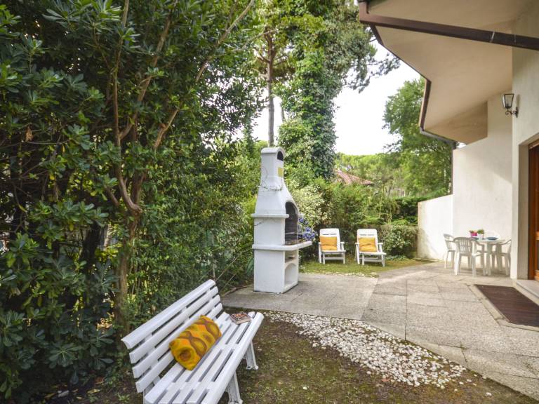 Rental apartment with barbecue, terrace & garden — photo 2