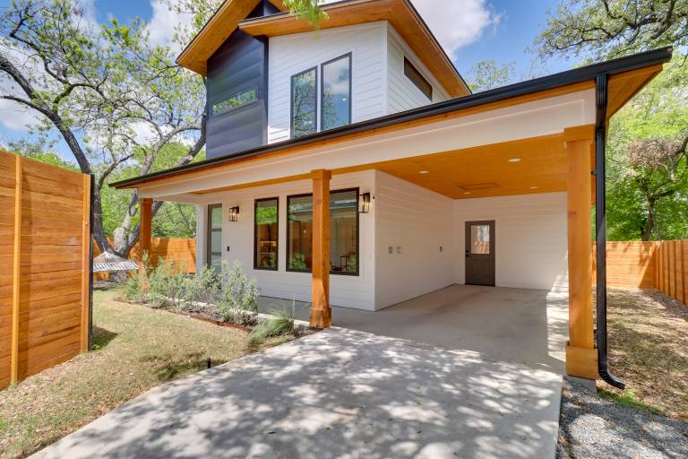 Chic Austin House w Spacious Backyard & Hammock