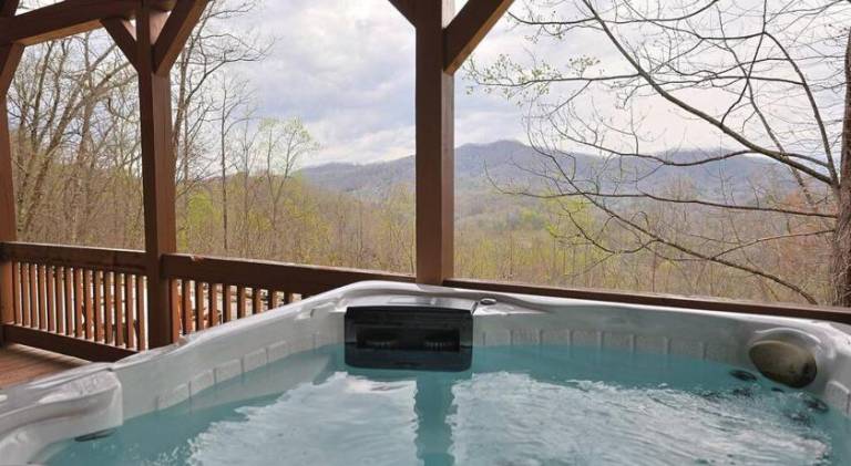 House with jacuzzi in Bryson City, NC