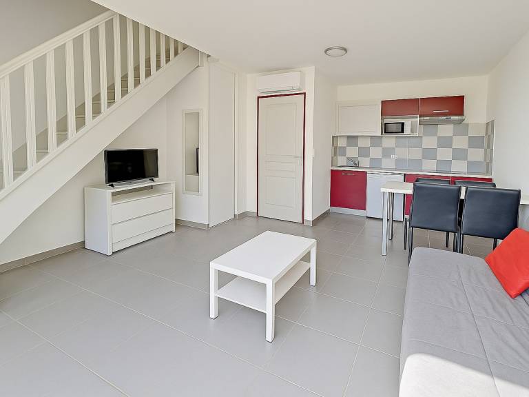 Vacation home with pool — photo 4