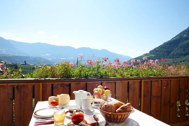 Holiday apartment with garden & pool | Garden view — photo 5