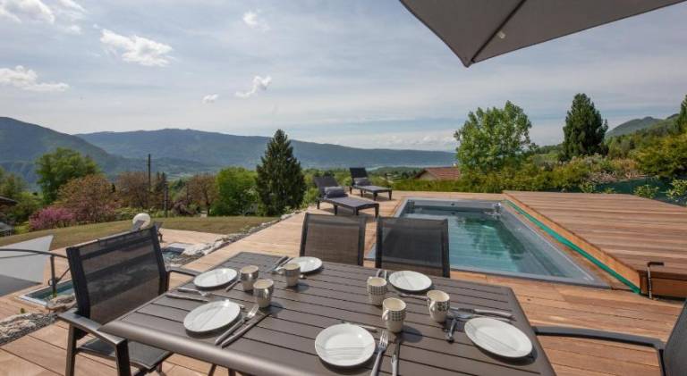 Holiday apartment with hot tub & pool | Pets are welcome in Talloires-Montmin