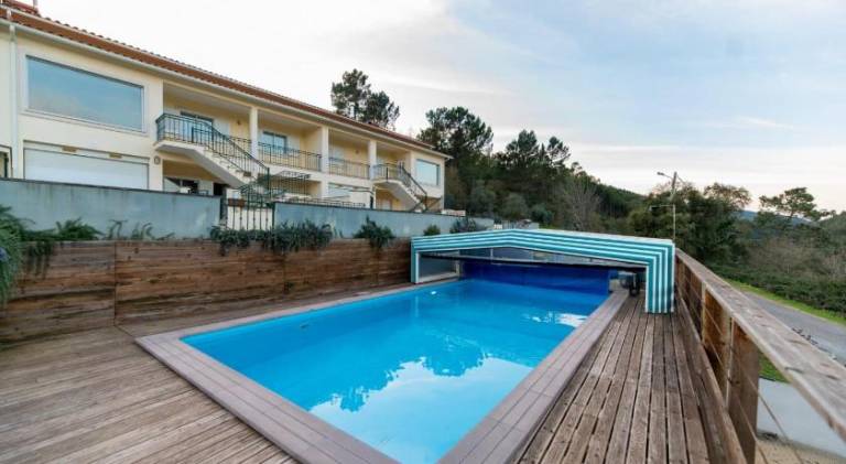 Beautiful vacation home with terrace, grill & pool | Suitable for remote work | Pet-friendly in Leiria