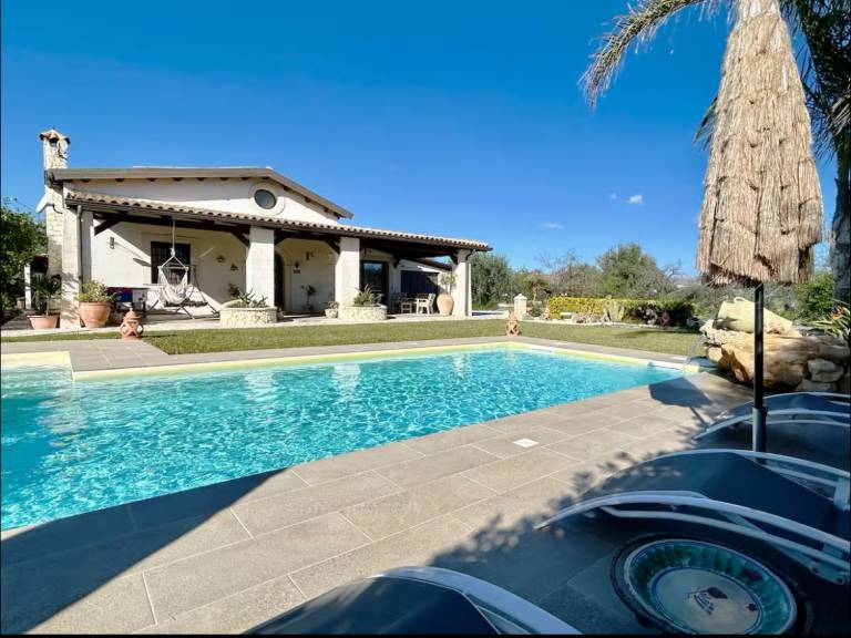Ferienhaus mit Pool in Noto, Italien für max. 6 Gäste