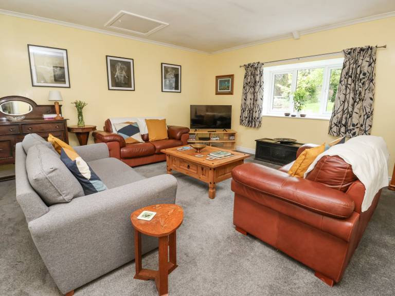 Family-friendly cottage with yard | Pet-friendly — photo 3