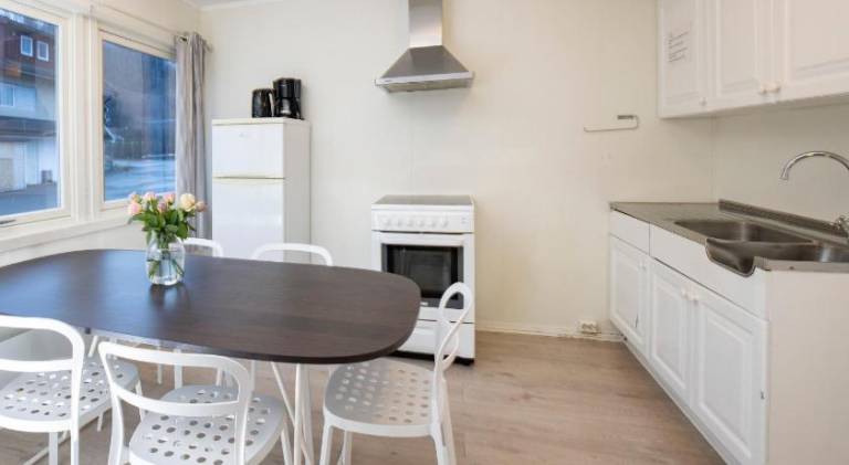 Serviced apartment with patio — photo 3