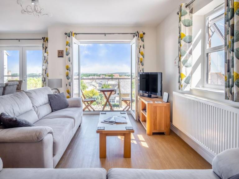 Cottage with garden & terrace | Water view in Shanklin