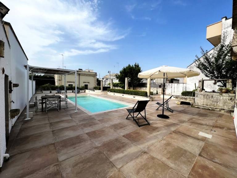Villa with garden, patio & private pool — photo 4