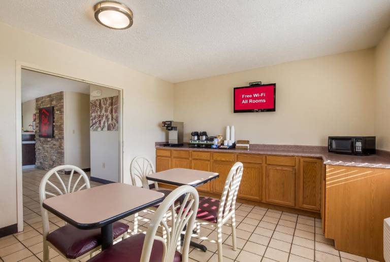 Red Roof Inn Shelbyville — photo 3