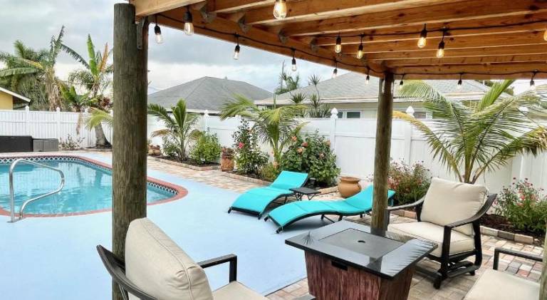 House with pool in Jupiter, FL