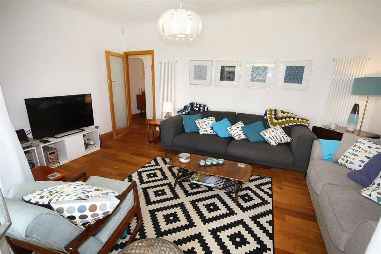 Vacation home with garden — photo 2