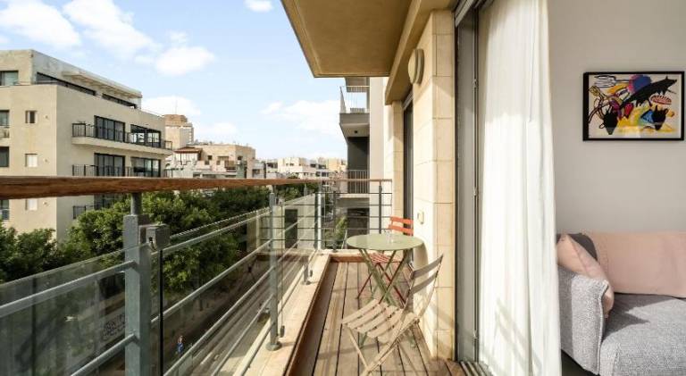 MAMAD Beach & City Center with Balcony by FeelHome — photo 4