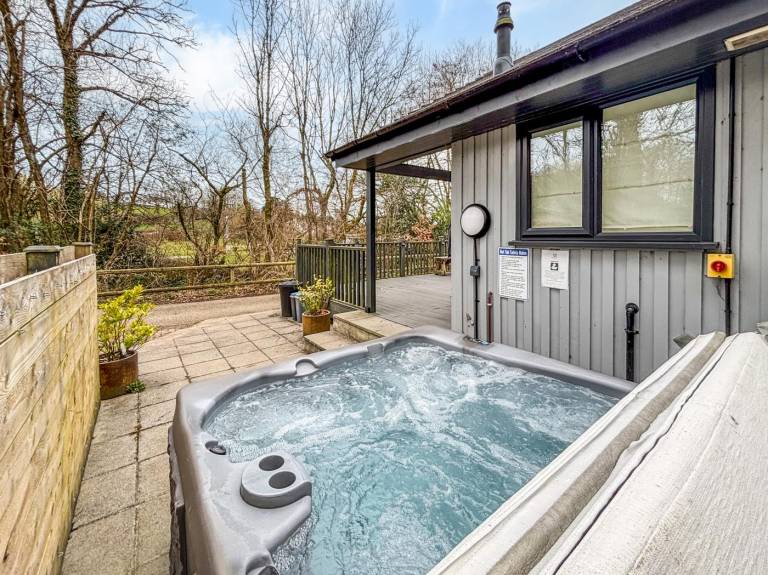 Beautiful lodge with jacuzzi & garden | Pets allowed — photo 4