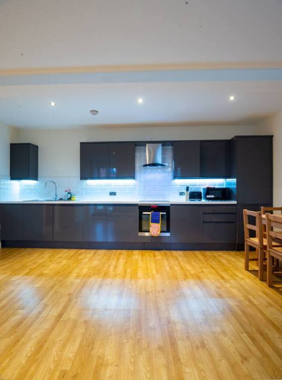 Charlotte House: Central 2BR 2BATH Retreat – Sleeps 6 — photo 3