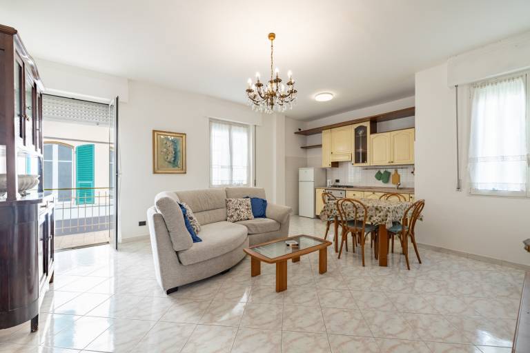 Apartment with 2 rooms for 4 persons in Sanremo