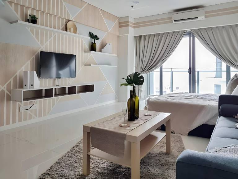 Serviced apartment with patio & pool | Close to Petronas Towers | Good for workation — photo 2