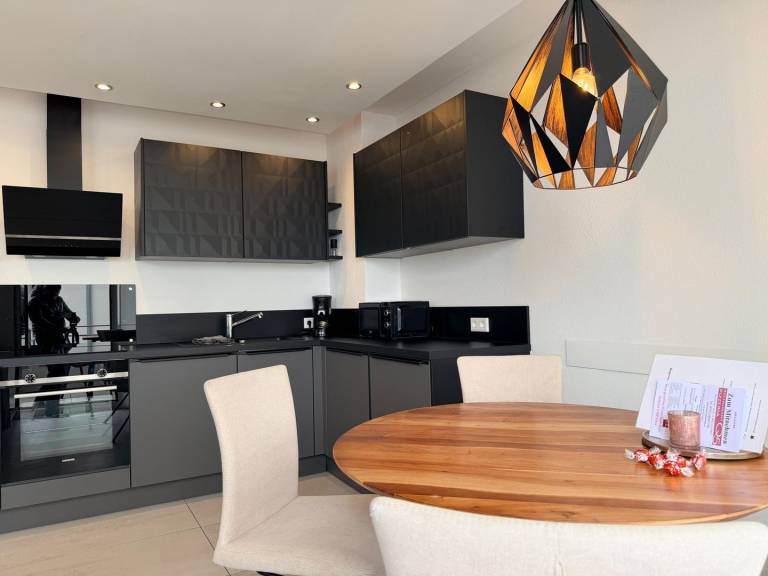 Moderne Ferienwohnung Seediamant Überlingen mit Balkon, Aufzug und zentraler Lage — photo 3