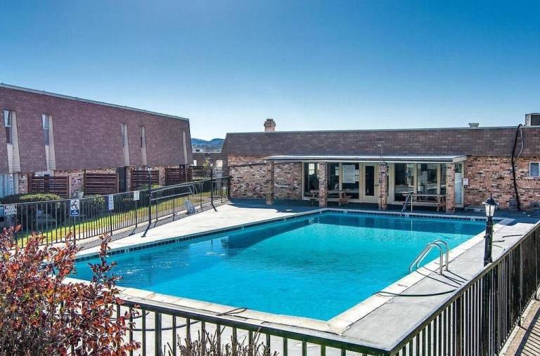 Condo  Woodland Hills