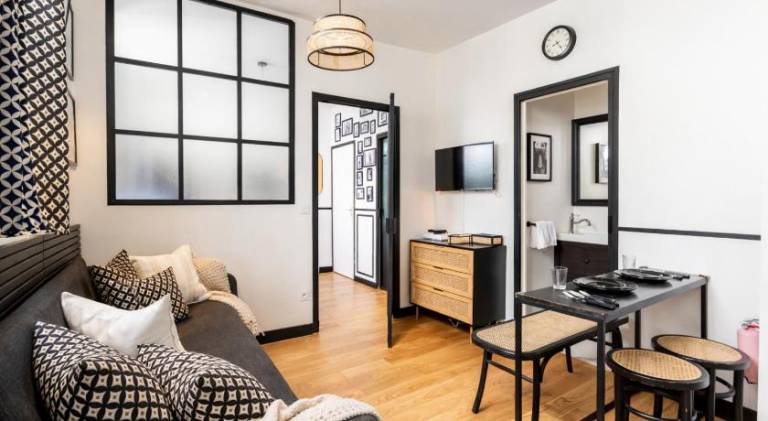 C Cozy Batignolles Apt, Metro Right at Your Doorstep — photo 5