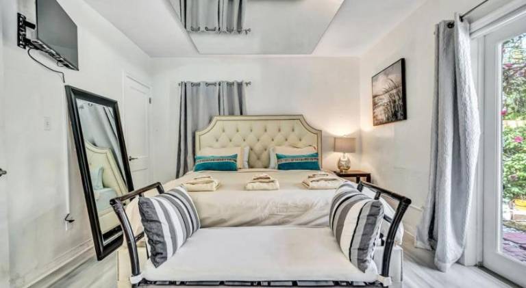 Vacation home with pool | Suitable for remote work | Dogs allowed in Fort Lauderdale, FL