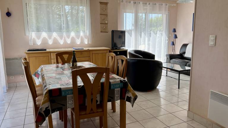 Gite with grill, terrace & yard — photo 5