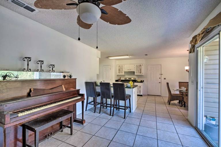 Sunny Abode, 10 Mi to University of Florida! — photo 3