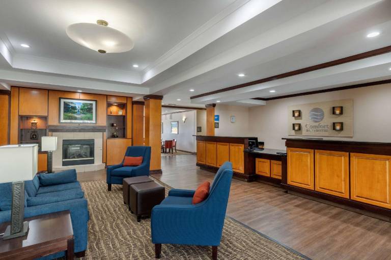 Comfort Inn & Suites — photo 5