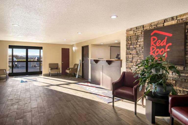 Red Roof Inn Greensburg — photo 2