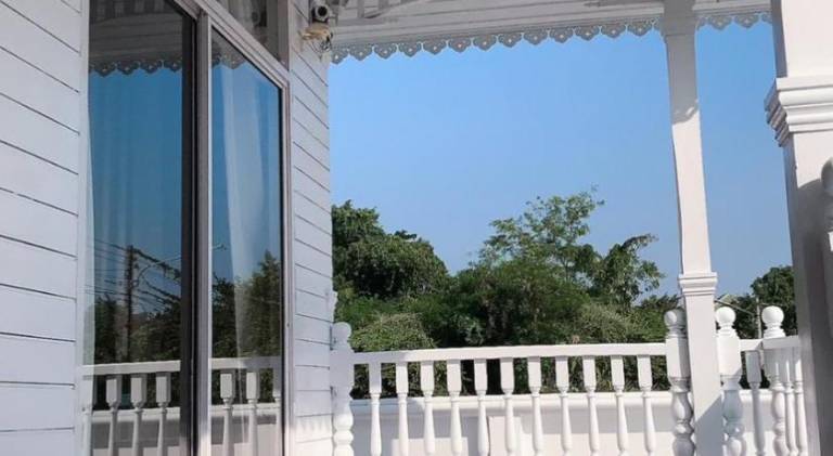 Villa with barbecue, garden & patio — photo 4