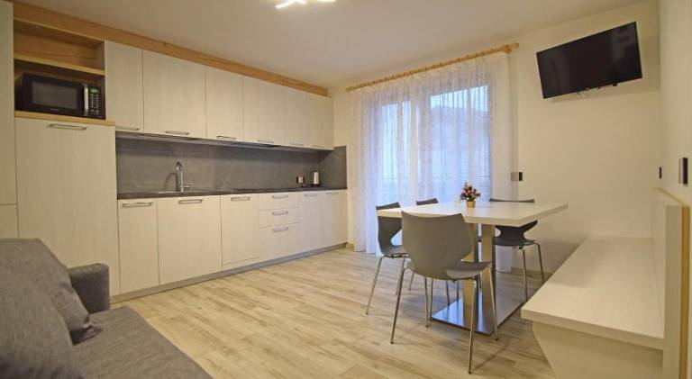 Nice house with sauna, hot tub & patio | Pet-friendly — photo 4