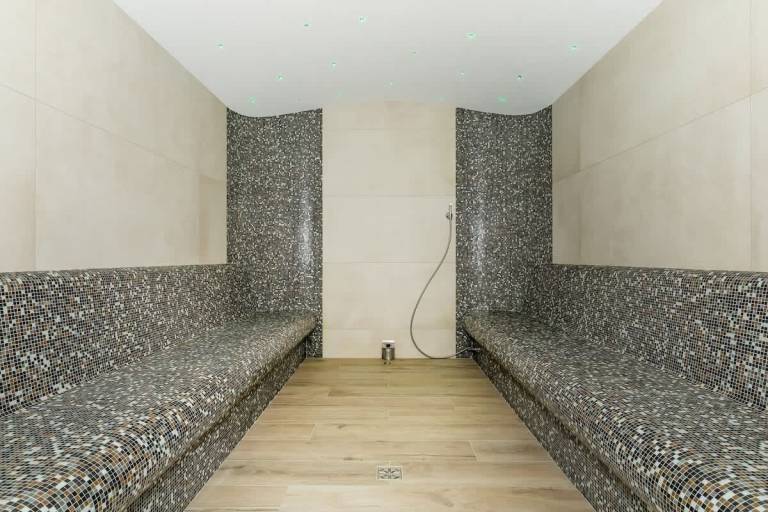 Holiday apartment with pool — photo 4