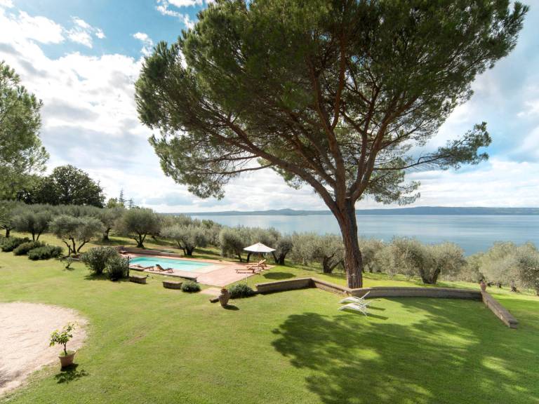 Holiday apartment with barbeque, garden & pool | Lake view | Pet-friendly — photo 5