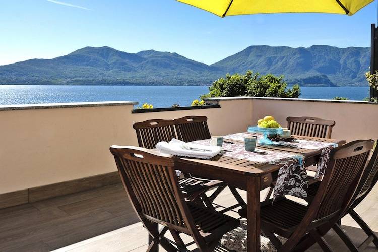 Apartment with patio & yard in Cannero Riviera