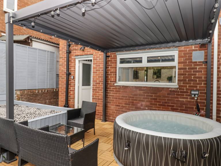 Fully equipped cottage with jacuzzi & yard | Pets are welcome — photo 3