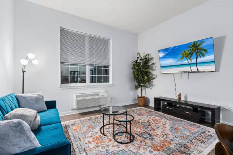 Prime Condo Oasis: Only 25 Minutes to Soho NYC in Jersey City, NJ