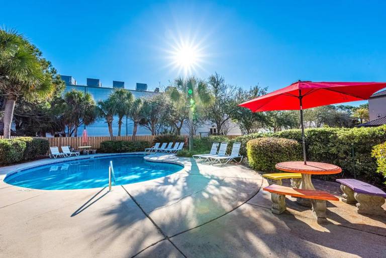 Ample vacation home with pool, yard & barbecue | Pets are welcome in Destin, FL