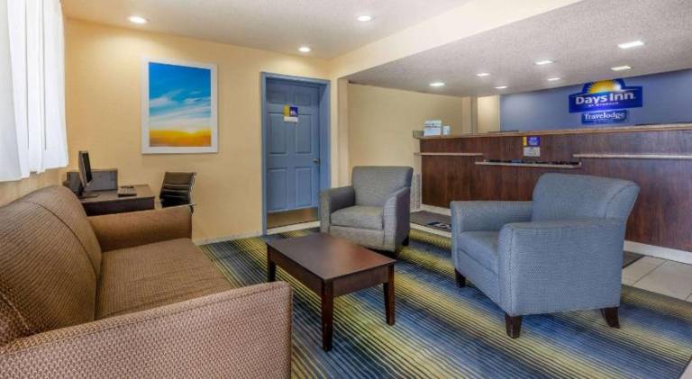 Days Inn by Wyndham Charles Town/Harpers Ferry — photo 3