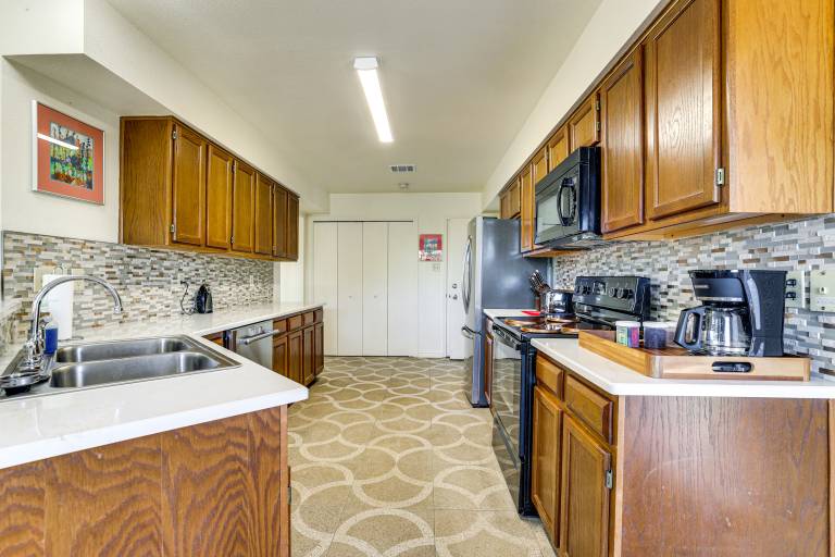 Family Home w/ Games & Fenced Yard in San Antonio! — photo 3