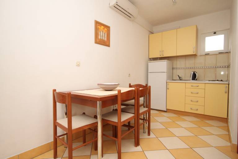 Two bedroom apartment with balcony and sea view Ivan Dolac, Hvar (A-8734-d) — photo 4