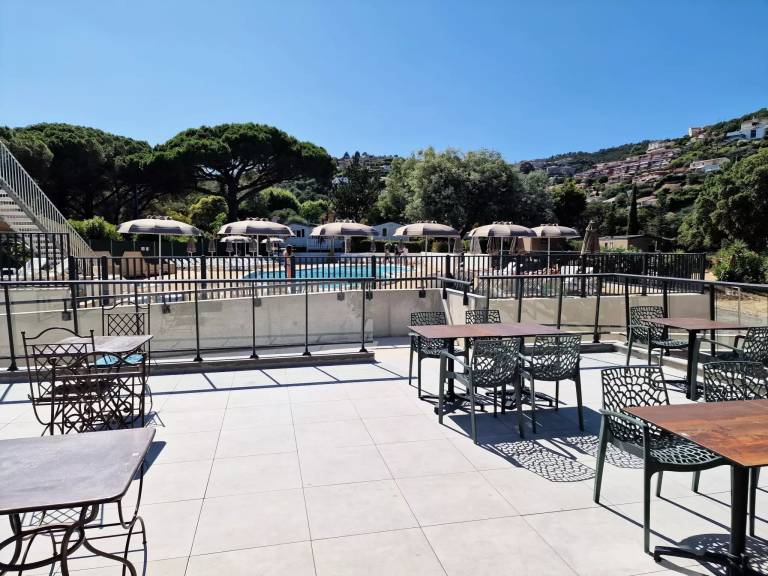 Mobile home with 2 rooms for 4 persons in Mougins