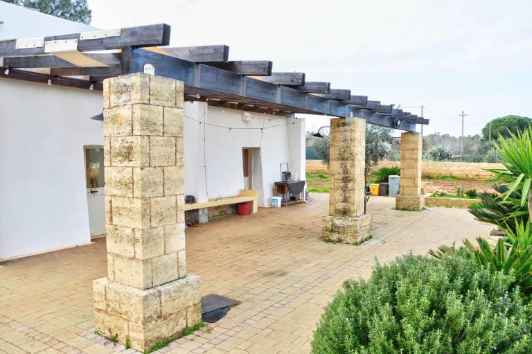 House with garden & barbecue in Salve