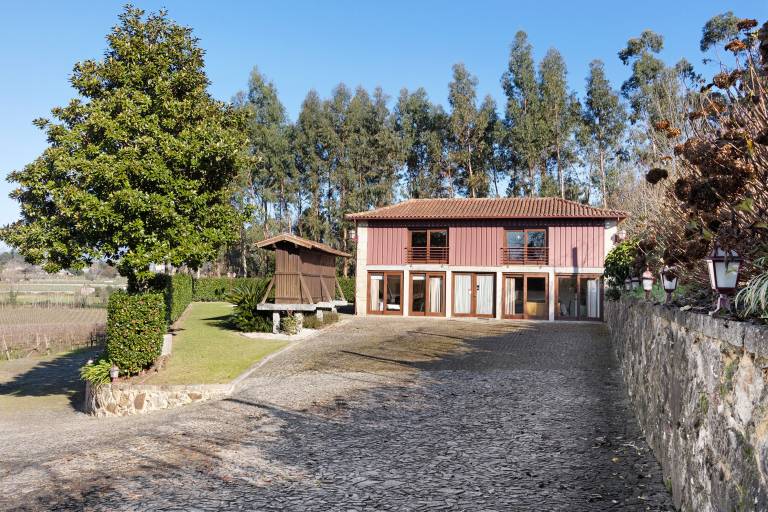 Fully equipped finca with garden, private pool & fast internet | Mountain view | Good for workation | Pets are welcome in Braga