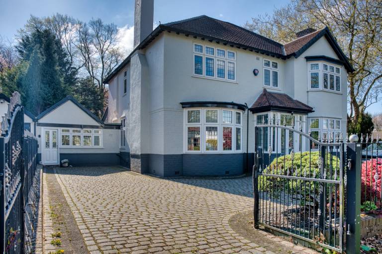 Children-friendly holiday apartment | Pets allowed in Liverpool