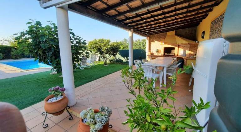 House with BBQ, patio & private pool — photo 3