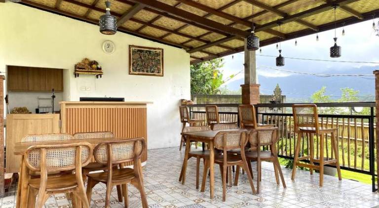 Lodge with garden & patio — photo 4