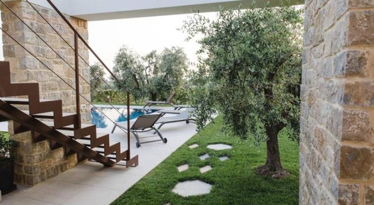 Holiday apartment with pool — photo 4