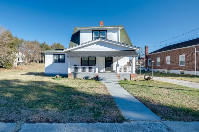 Walk to Main St & Campus! Dtwn Radford Home — photo 5
