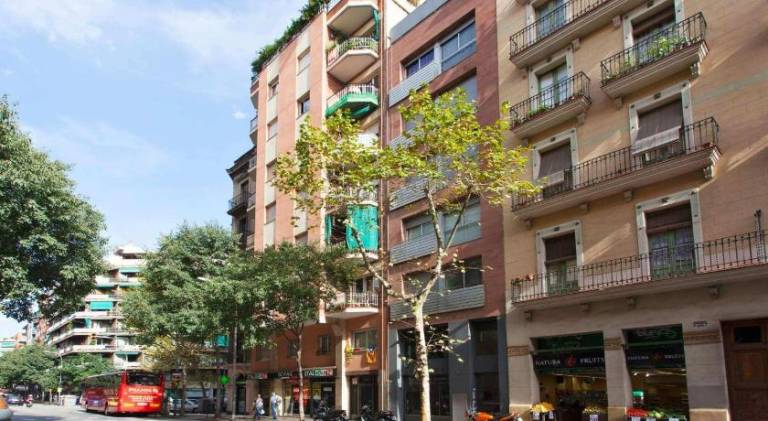 Beautiful apartment next to Sagrada Familia — photo 3