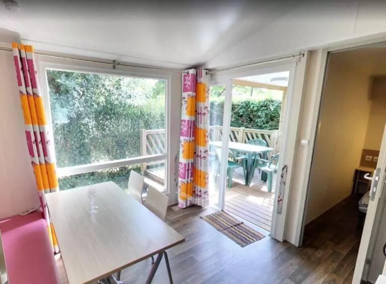 Mobile home with grill & patio — photo 4